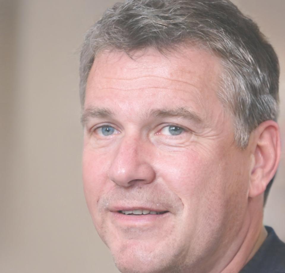 Portrait de Bastien Mercier, consultant en optimisation budgétaire